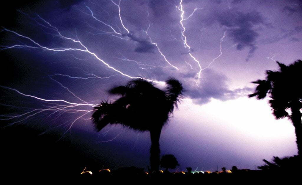 मौसम : आंधी-तूफान के साथ ही बिजली गिरने की संभावन, अलर्ट जारी