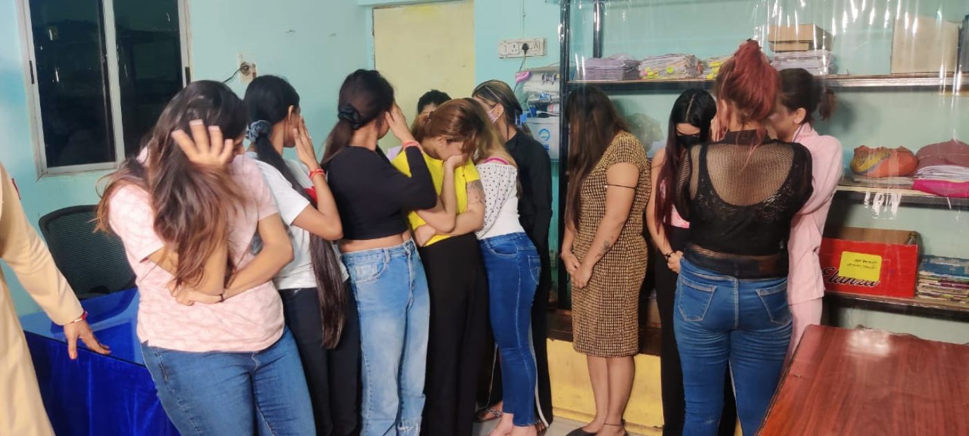सेक्स रैकेट : राजधानी के फाइव स्टार होटल हयात में चल रहा था हाई प्रोफाइल जिस्मफरोशी का धंधा, 11 लड़कियों सहित दलाल गिरफ्तार