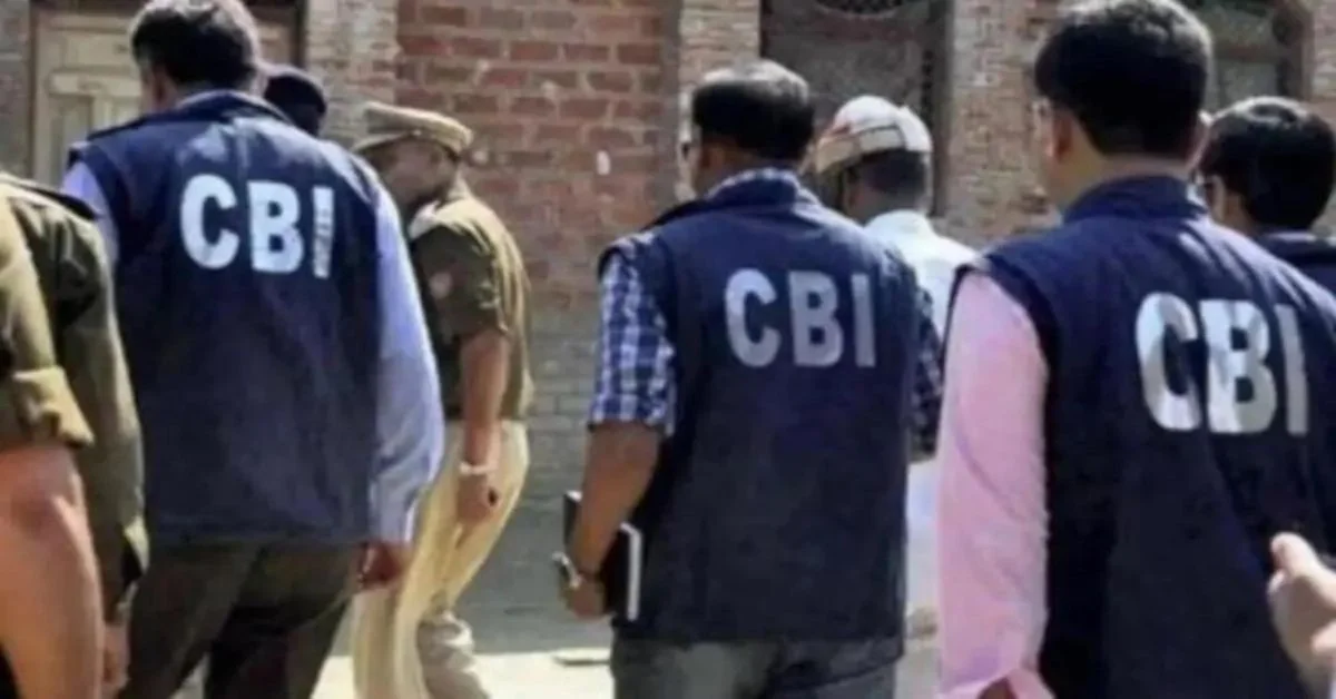 CBI ने छत्तीसगढ़ में कोराबारियों को किया गिरफ्तार, जांच टीम को देखते ही दस्तावेजों में लगा दी थी आग