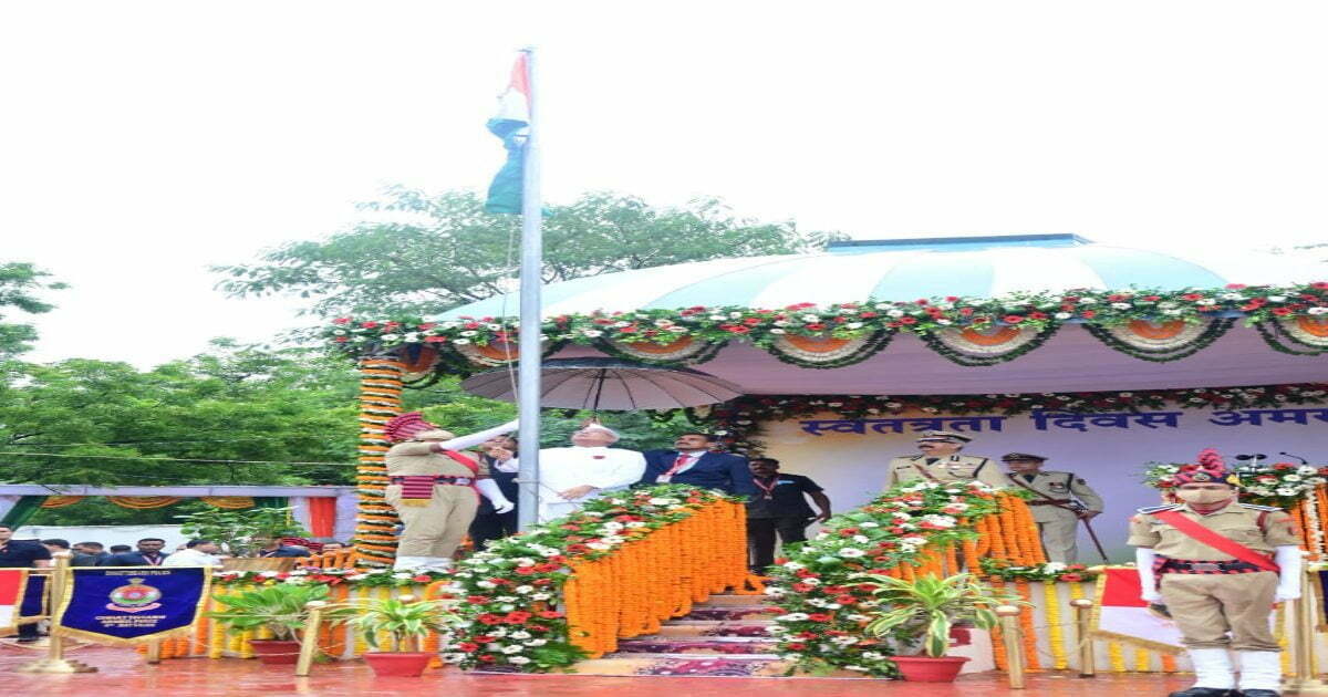 देश का 75 वां स्वतंत्रता दिवस, मुख्यमंत्री भूपेश बघेल ने किया ध्वजारोहण, देखिए LIVE VIDEO