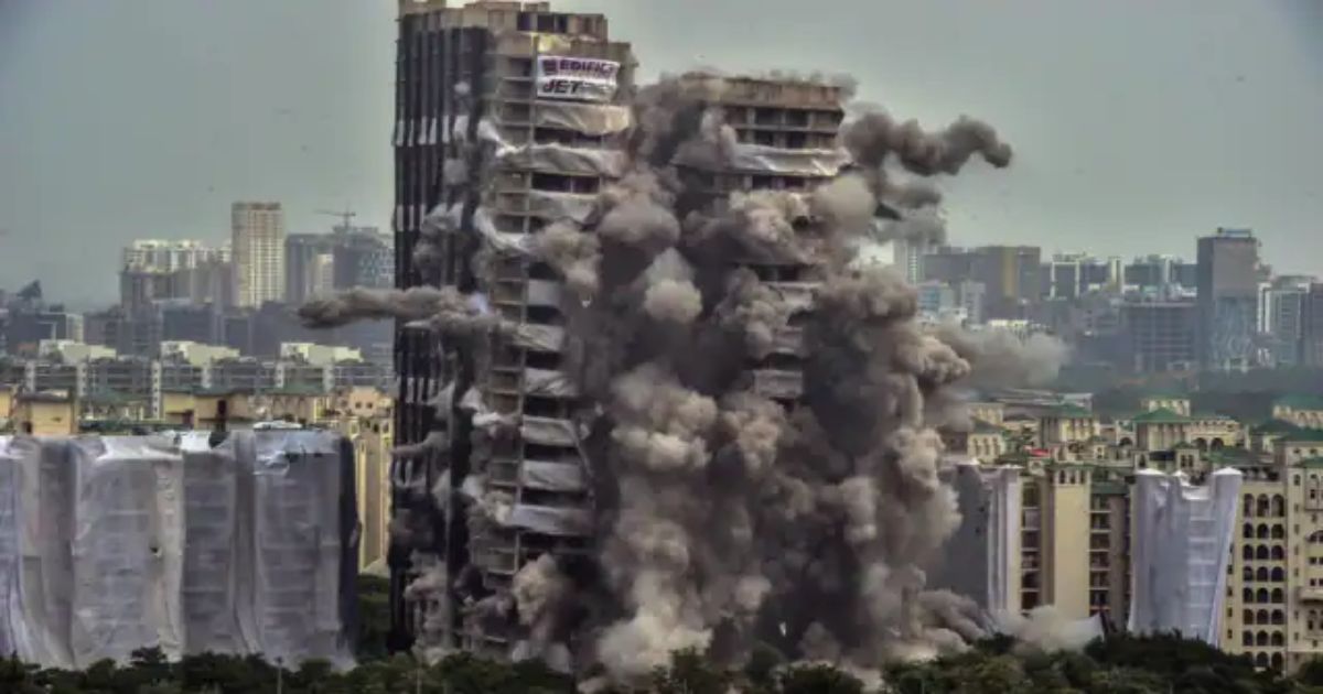 ट्विन टावर को गिराने की ये थी वजह, अलग-अलग VIDEO में देखिए कुतुब मीनार से ऊंची बिल्डिंग कैसे ढही