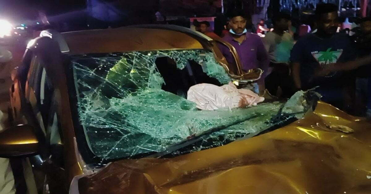 गणेश विसर्जन यात्रा के दौरान हादसा, तेज रफ्तार कार ट्रेलर में जा घुसी, 2 की मौत 3 घायल