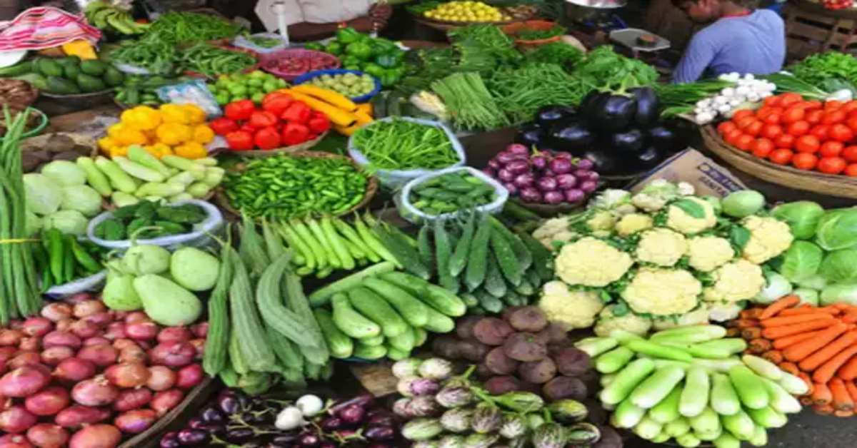 सब्जियों पर पेशाब करके ठेलेवाला बेच रहा था सब्जी, VIDEO सोशल मीडिया पर हुआ वायरल