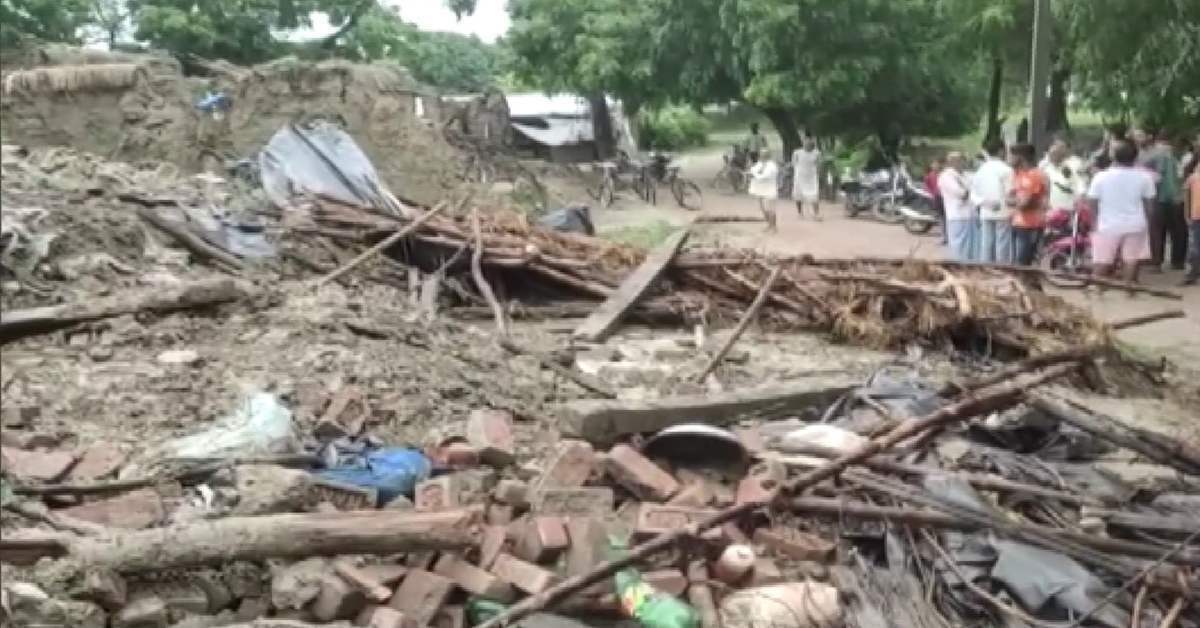 भारी बारिश से घर की छत भरभरा कर गिरी, 3 बच्चों की हुई दर्दनाक मौत