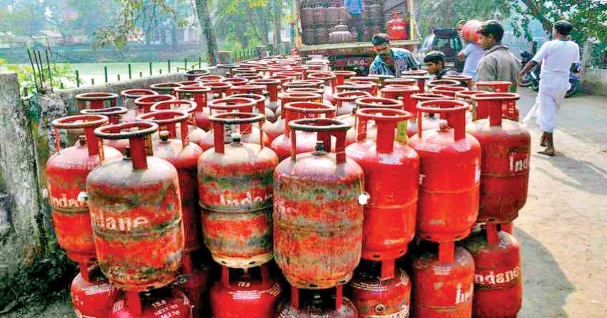 LPG cylinder price: आज से 100 रुपए सस्ती हुई रसोई गैस, जानिए अपने शहर का रेट