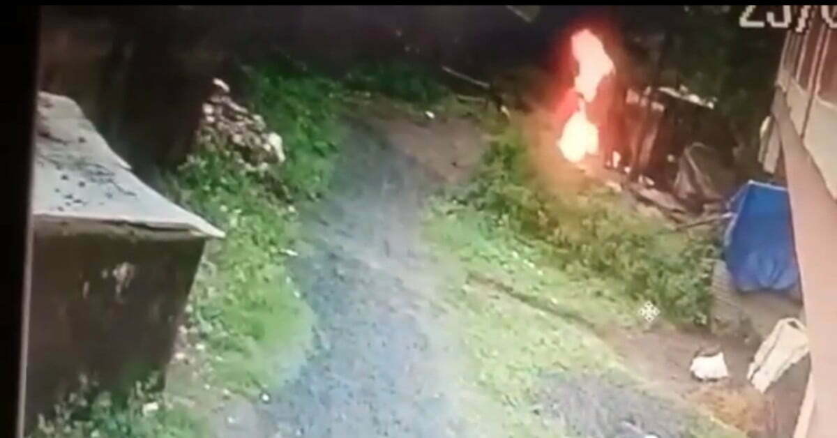 पति ने पेट्रोल डालकर पत्नी को किया आग के हवाले, दिल दहला देने वाला LIVE Video आया सामने