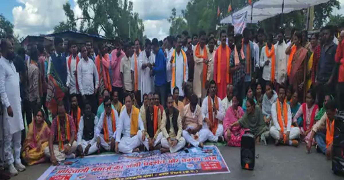 CG में सड़क पर आई आदिवासियों के आरक्षण की सियासत, BJP नेता-कार्यकर्ताओं ने प्रदेशभर में किया चक्काजाम