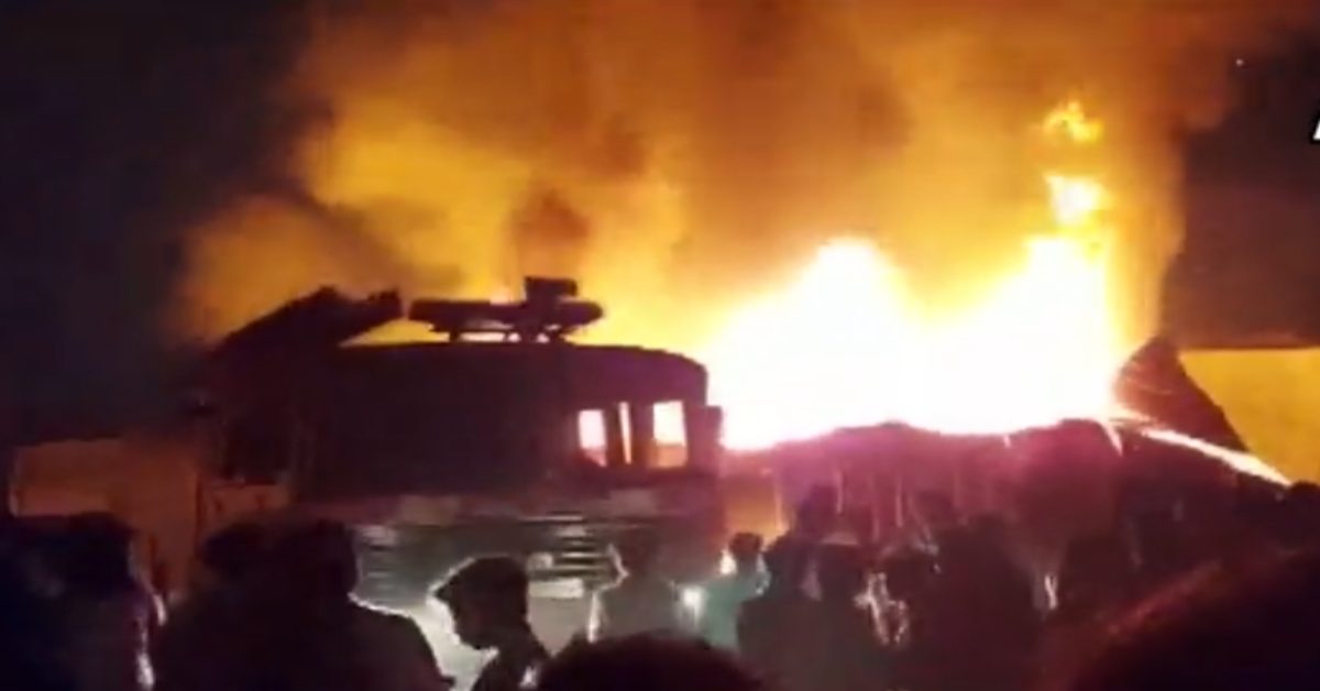 BIG BREAKING: यहां गोदाम में लगी भीषण आग, फायर ब्रिगेड की कई गाड़ियां मौके पर मौजूद
