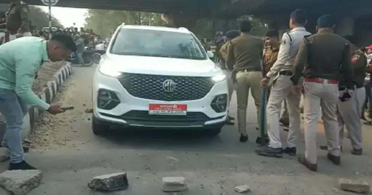 CG में कांग्रेस नेता की दिन दहाड़े हत्या, फिल्मी तरीके से बदमाशों ने बीच सड़क में गोलियों से भूना