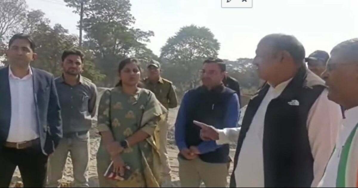 VIDEO: IAS अधिकारी पर भड़के मंत्री जयसिंह, बोले – ट्रांसपोर्ट नगर नहीं बल्कि कलेक्टर यहां से शिफ्ट होगा