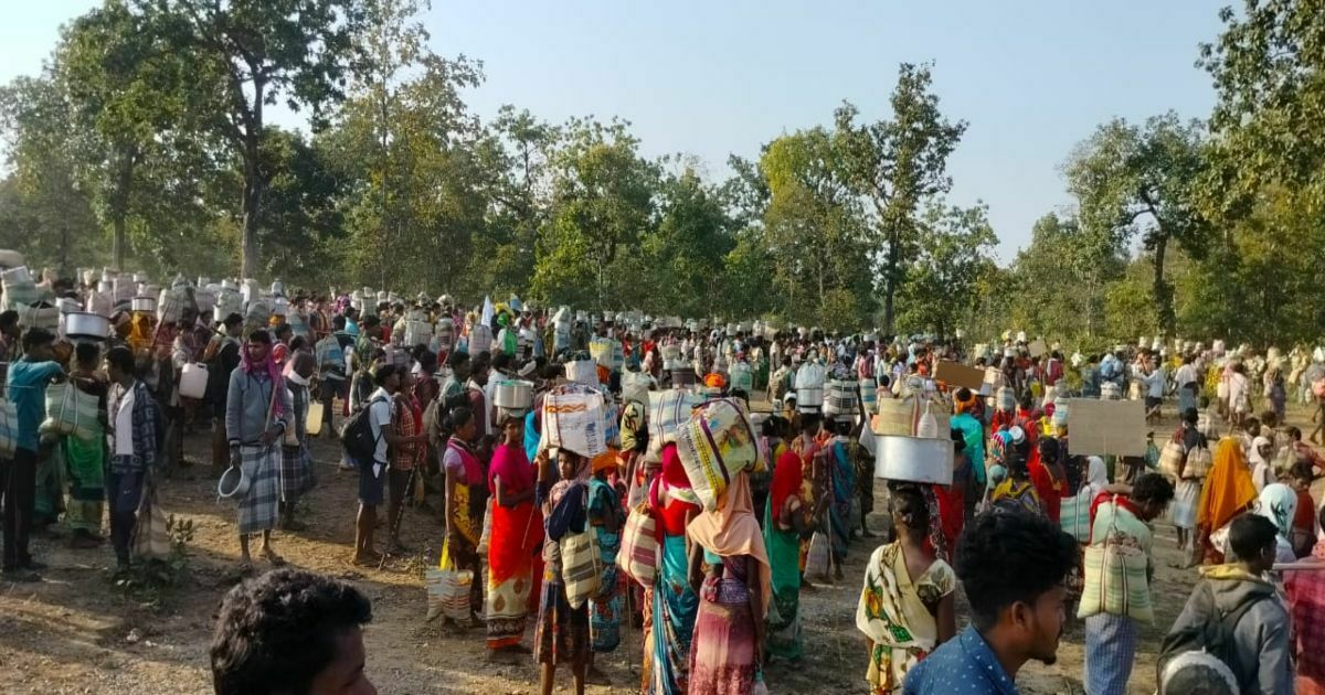 इंद्रावती नदी पर ग्राम सभा की बिना अनुमति पुल निर्माण का विरोध तेज, हजारों आदिवासियों ने निकाली रैली, अनिश्चितकालीन धरना प्रदर्शन शुरू