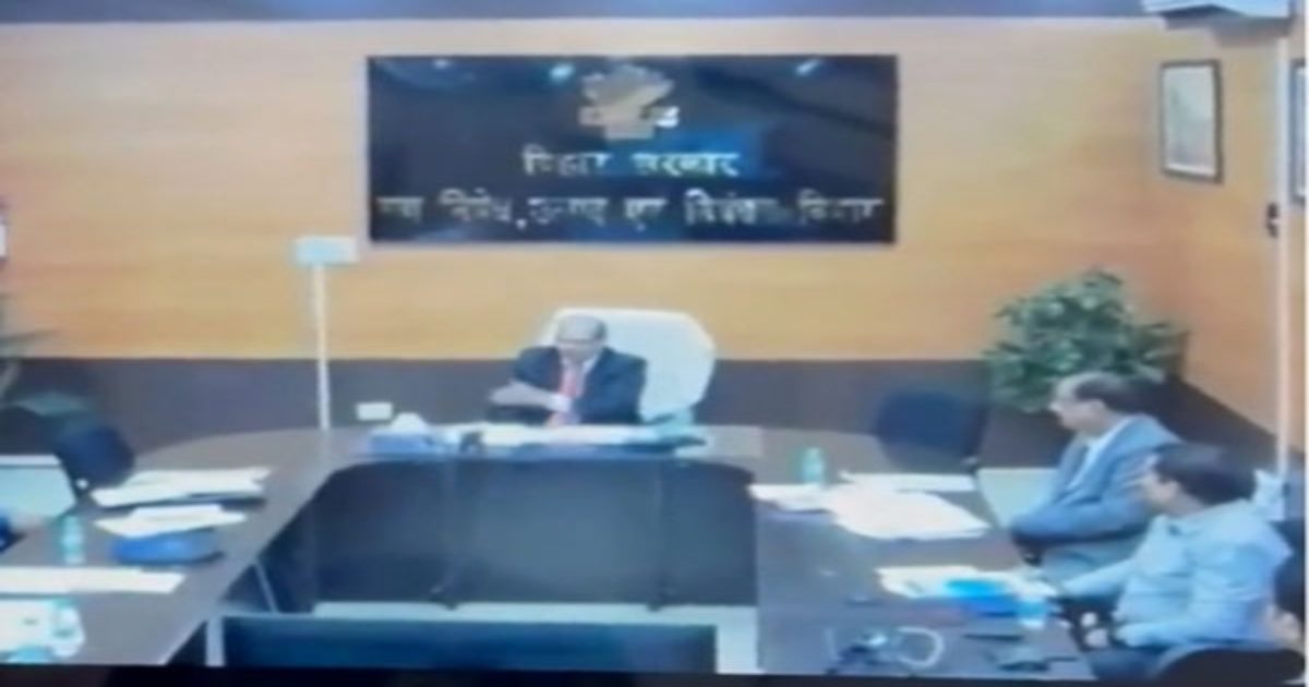 गालीबाज IAS: मीटिंग में अफसरों को दी #@* गाली, बिहारियों के लिए कहे अपशब्द, Video वायरल