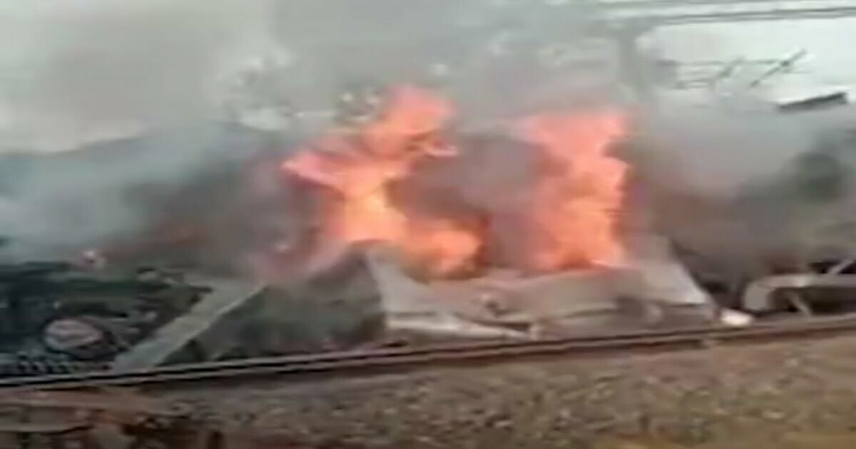 बड़ा रेल हादसा: दो मालगाड़ियों के बीच टक्कर, इंजन में लगी आग, लोको पायलट की मौत, इस रूट की ये ट्रेनें रद्द