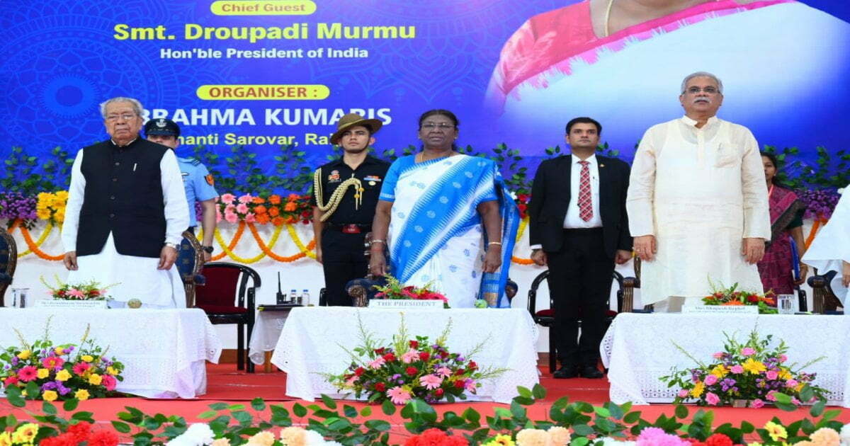 राष्ट्रपति द्रौपदी मुर्मू पहुंची रायपुर, प्रजापिता ब्रह्मकुमारी की ‘ईयर ऑफ पॉजिटिव चेंज’ थीम किया लॉन्च