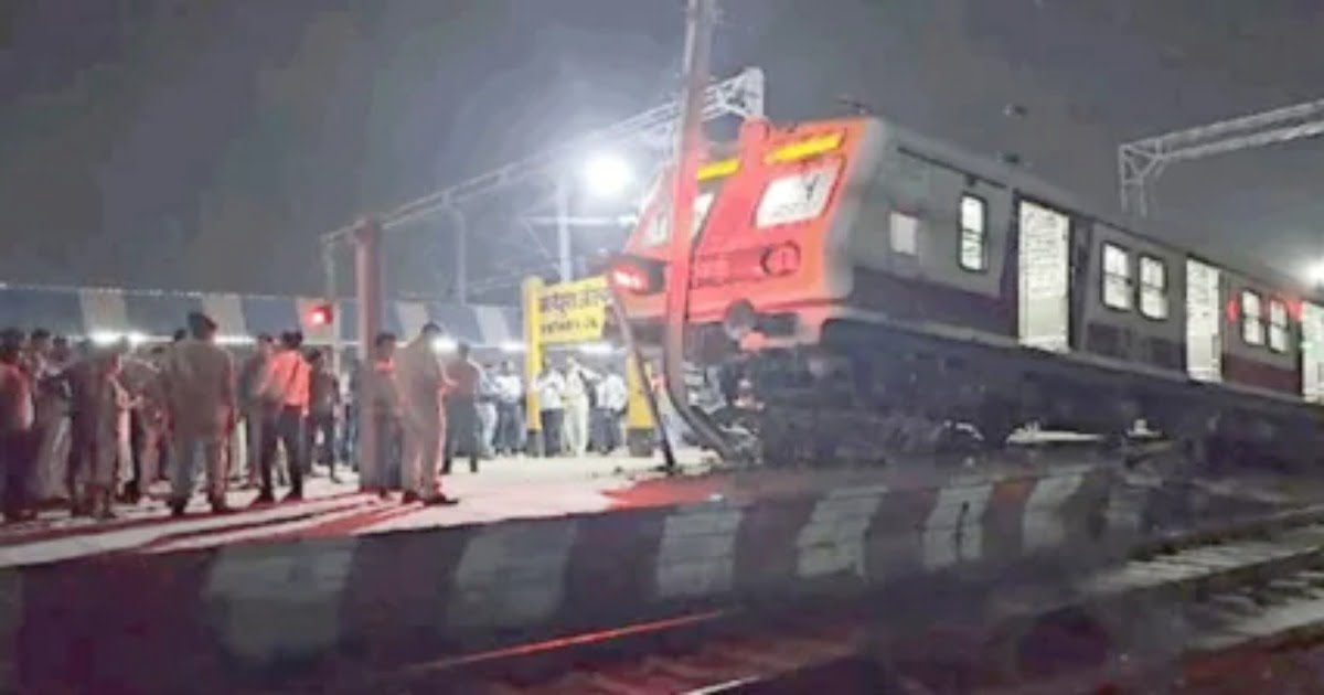 ट्रेन हादसा: पटरी छोड़ प्लेटफॉर्म में दौड़ने लगी ट्रेन, स्टेशन में मच गई भगदड़
