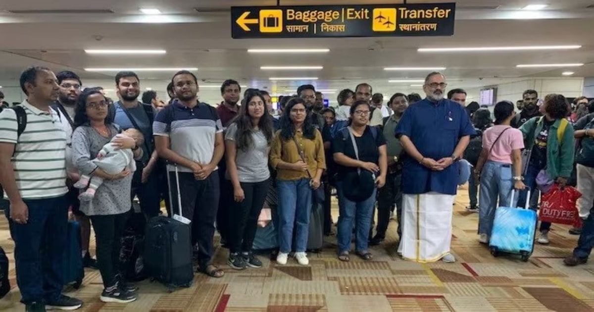 इजराइल में फंसे भारतीयों का एयरलिफ्ट शुरू, 212 नागरिकों को लेकर पहली फ्लाइट दिल्ली पहुंची
