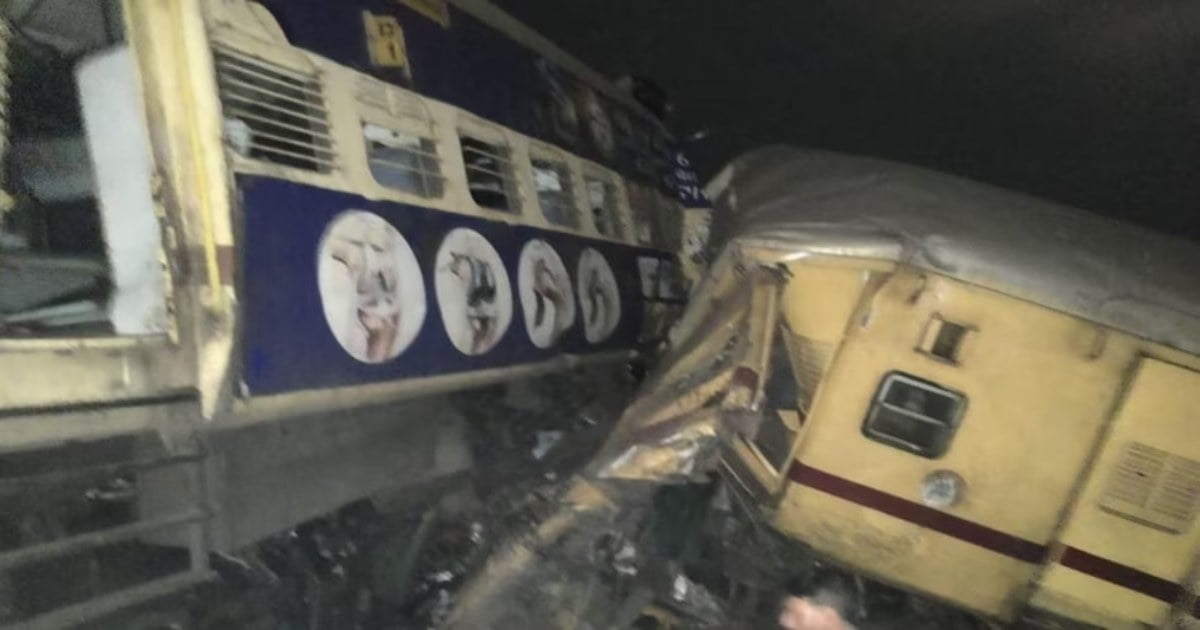 बड़ा ट्रेन हादसा: दो ट्रेनों के बीच टक्कर, 6 की मौत और बड़ी संख्या में लोग घायल