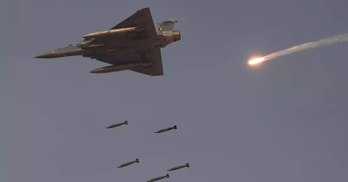 इजरायल ने सीरिया पर किया हमला, दो हवाई अड्डों पर बरसाए बम