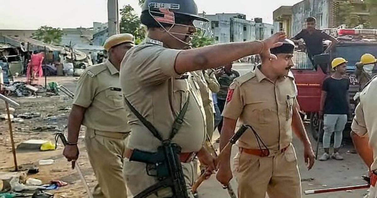 भगवान राम की शोभा यात्रा में पथराव, पुलिस ने दागे आंसू गैस के गोले, अब स्थिति…