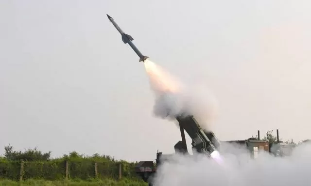 भारतीय सेना की बढ़ी ताकत, आकाश मिसाइल प्रणाली का सफल परीक्षण