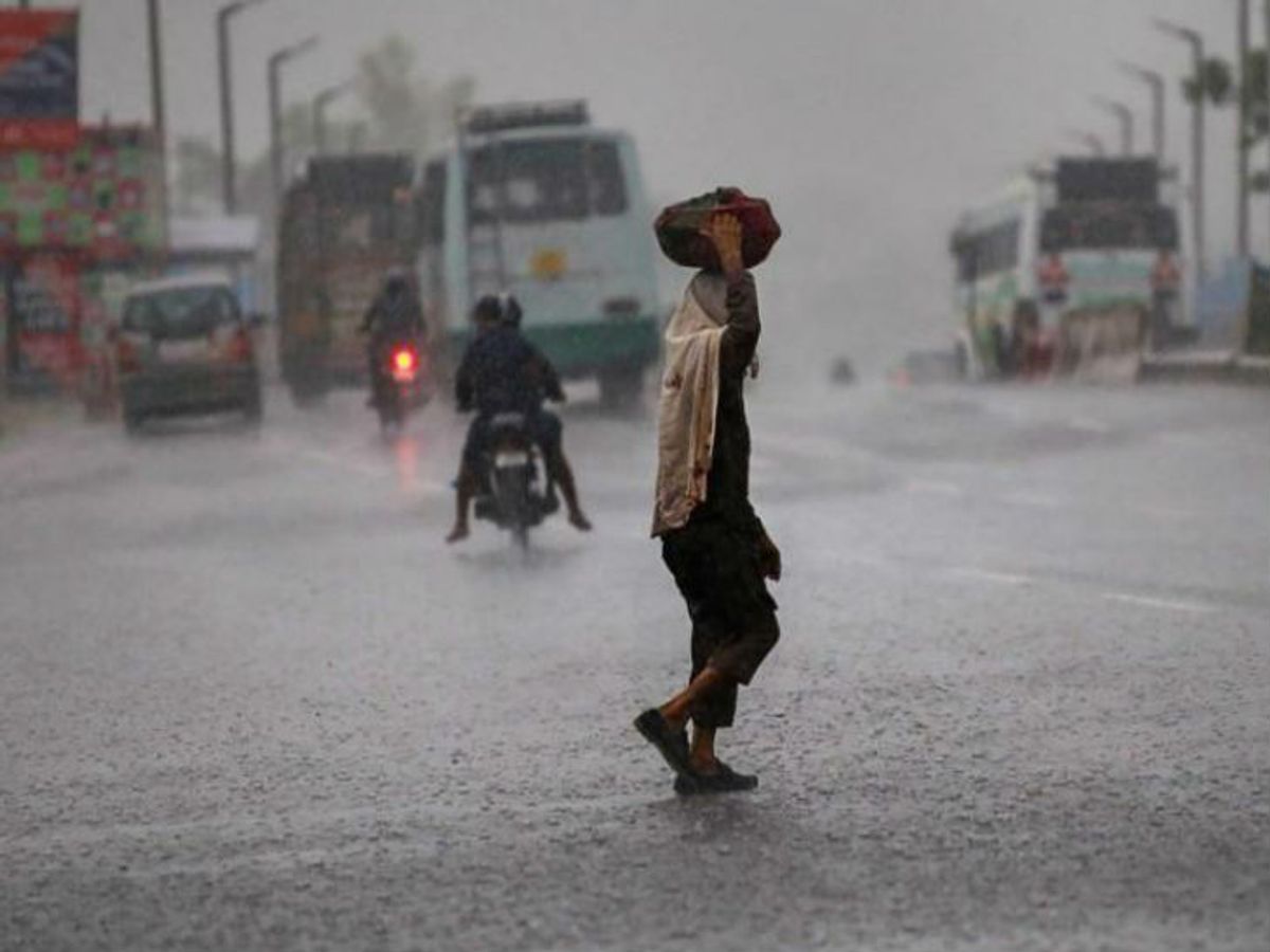 अचानक बदल गया मौसम का मिजाज, रायपुर में गिरे ओले… जानिए आपके शहर का क्या है हाल?