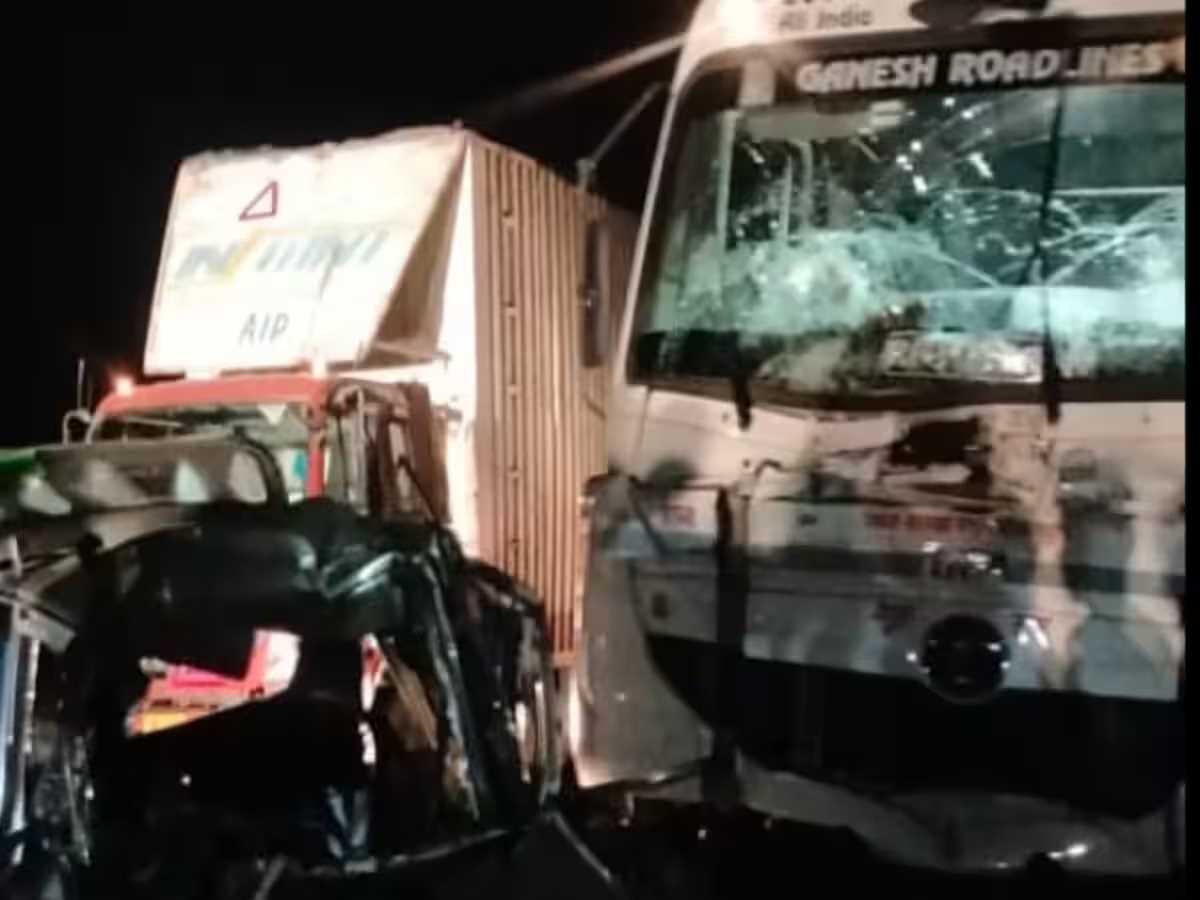 बारातियों से भरी वैन को ट्रक ने मारी टक्कर, नौ लोगों की मौके पर ही मौत