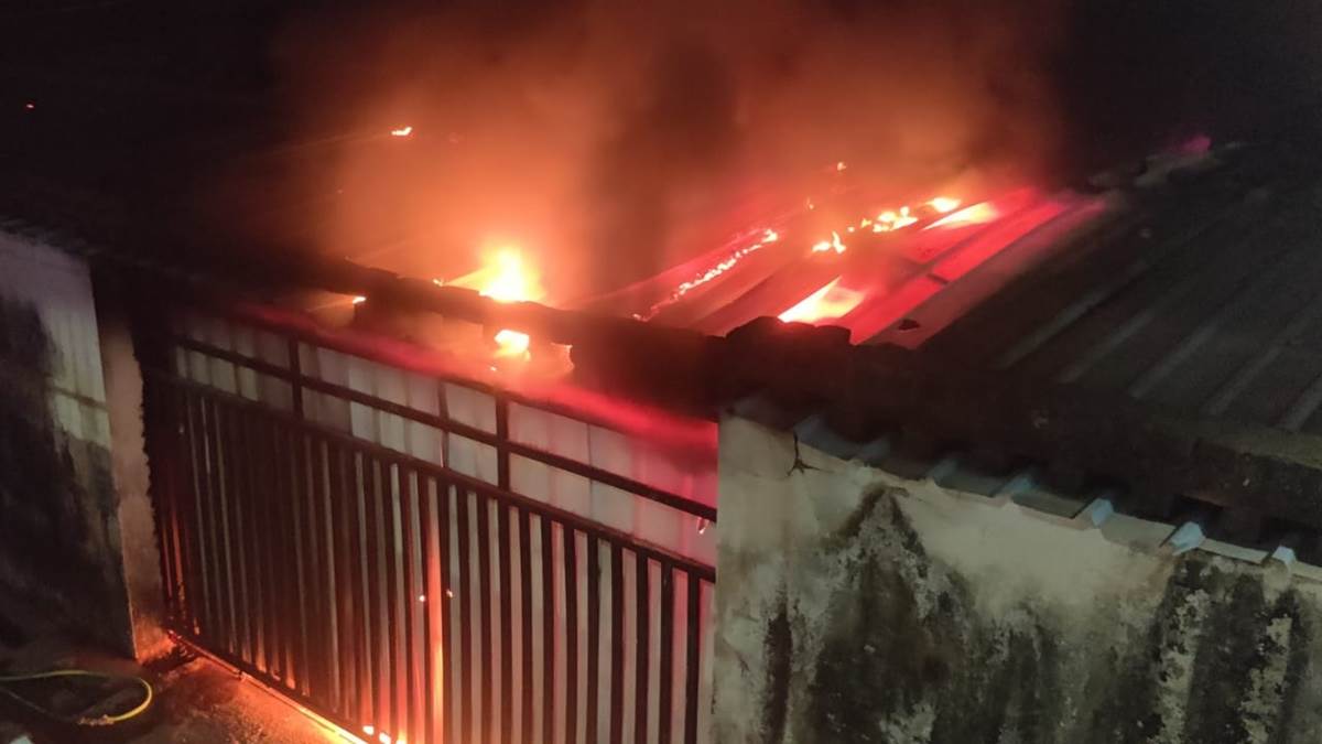 रायपुर की फोम फैक्ट्री में भयानक आग, दो लोगों की झुलसकर दर्दनाक मौत, 5 कर्मचारियों को सुरक्षित निकाला