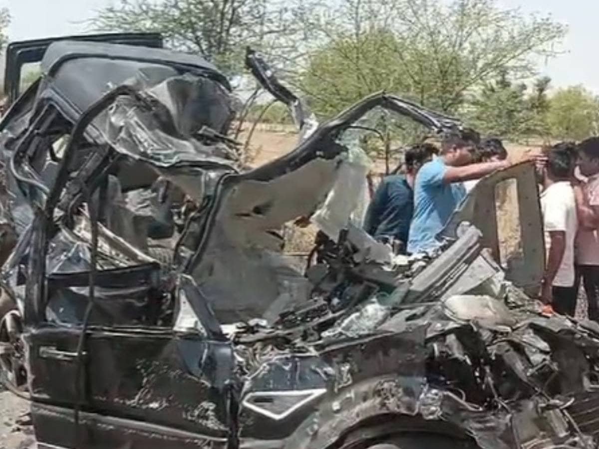 रफ्तार का कहर: बाइक को टक्कर मारकर बस में जा घुसी स्कॉर्पियो,5 की मौके पर मौत, 20 से ज्यादा गंभीर रूप से घायल