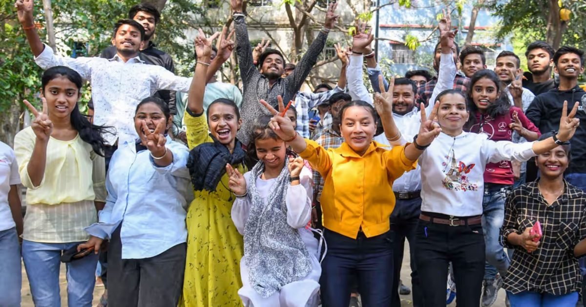 CBSE 10th Result: सीबीएसई ने दसवीं बोर्ड के नतीजे भी किए घोषित, इस रिजन ने मारी बाजी, यहां देखें रिजल्ट