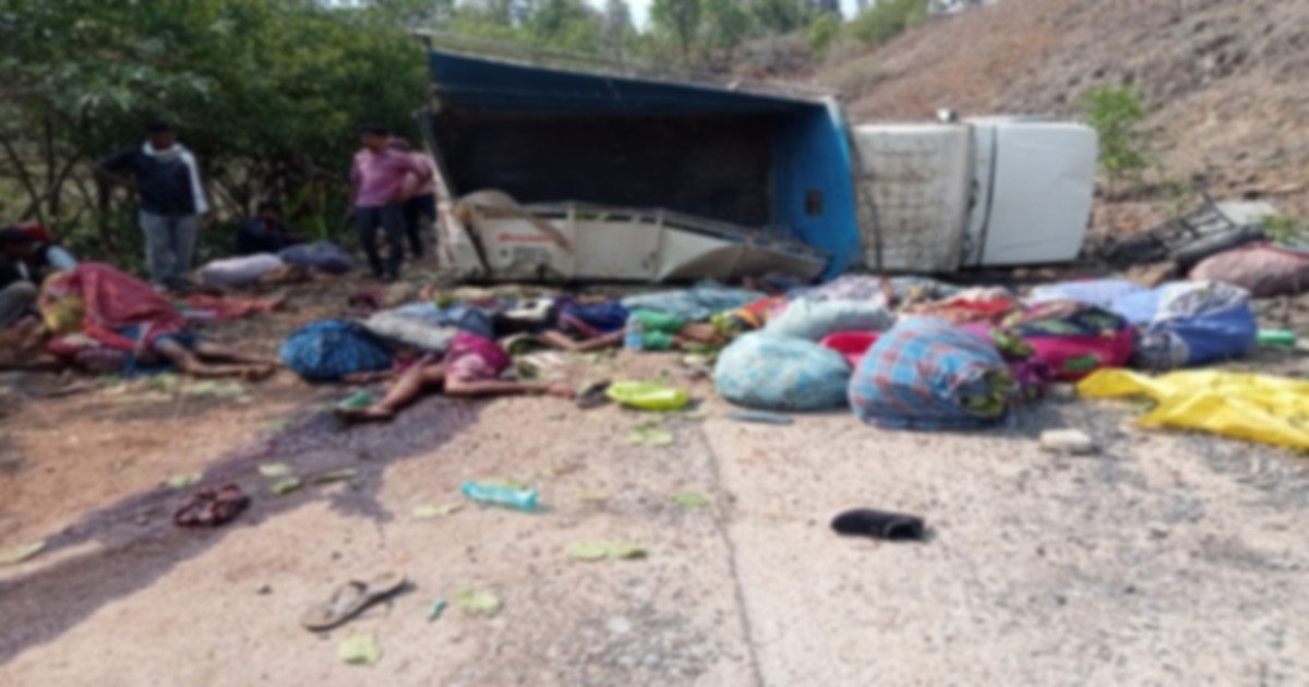 18 की मौत: छत्तीसगढ़ में बड़ा हादसा, 20 फीट नीचे गिरी गाड़ी, 18 की मौत, 8 घायल