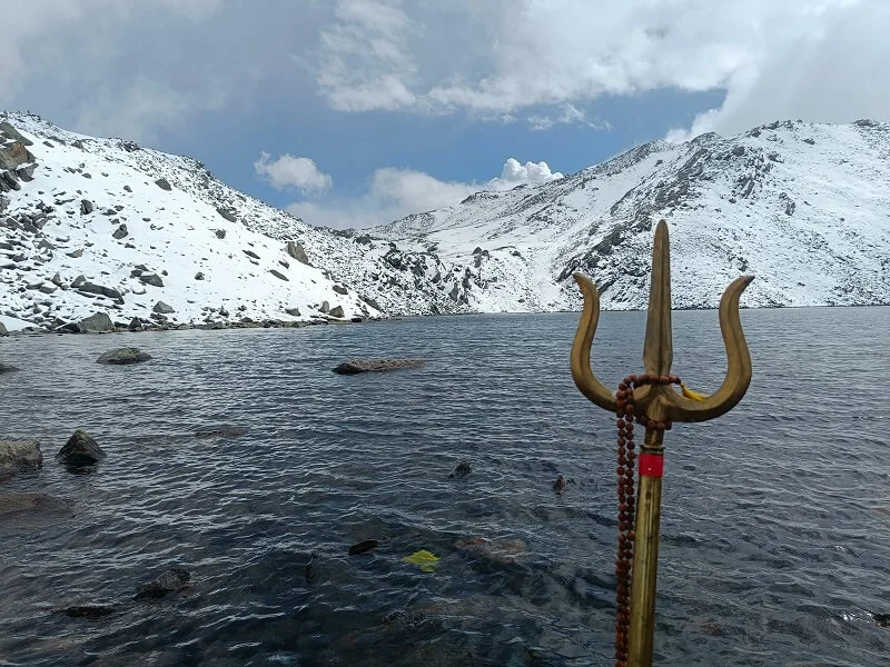 सहस्त्रताल ट्रेक पर फंसे 18 ट्रेकर्स के लिए वायुसेना का सर्च और रेस्क्यू ऑपरेशन शुरू, 4 पर्वतारोहियों की मौत