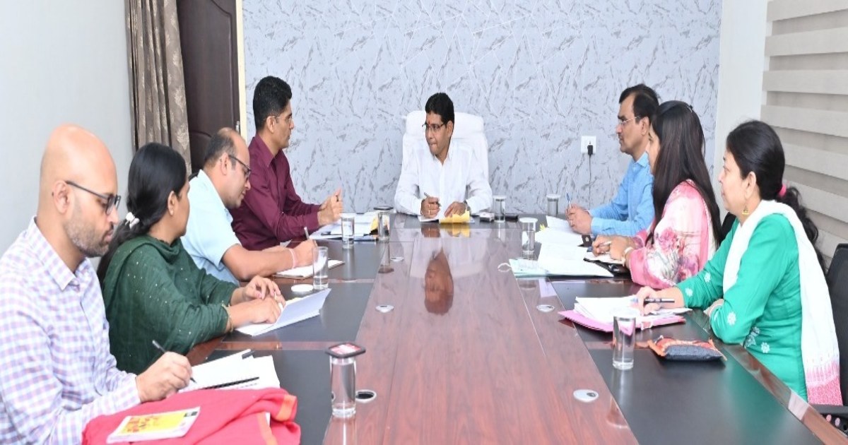 छत्तीसगढ़ में होगी जियो-रेफ्रेंसिंग से ई-गिरदावरी, राजस्व मंत्री टंक राम वर्मा ने विभागीय समीक्षा बैठक में दिए निर्देश