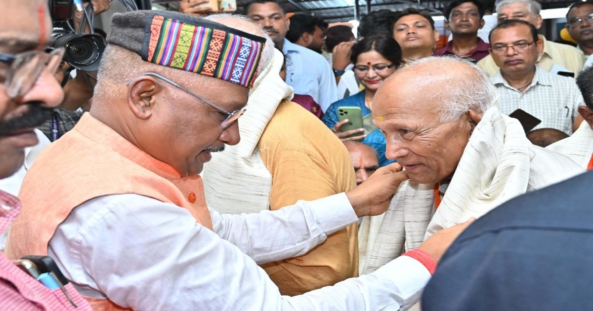 आपातकाल स्मृति दिवस पर सीएम ने लोकतंत्र सेनानियों का किया सम्मान