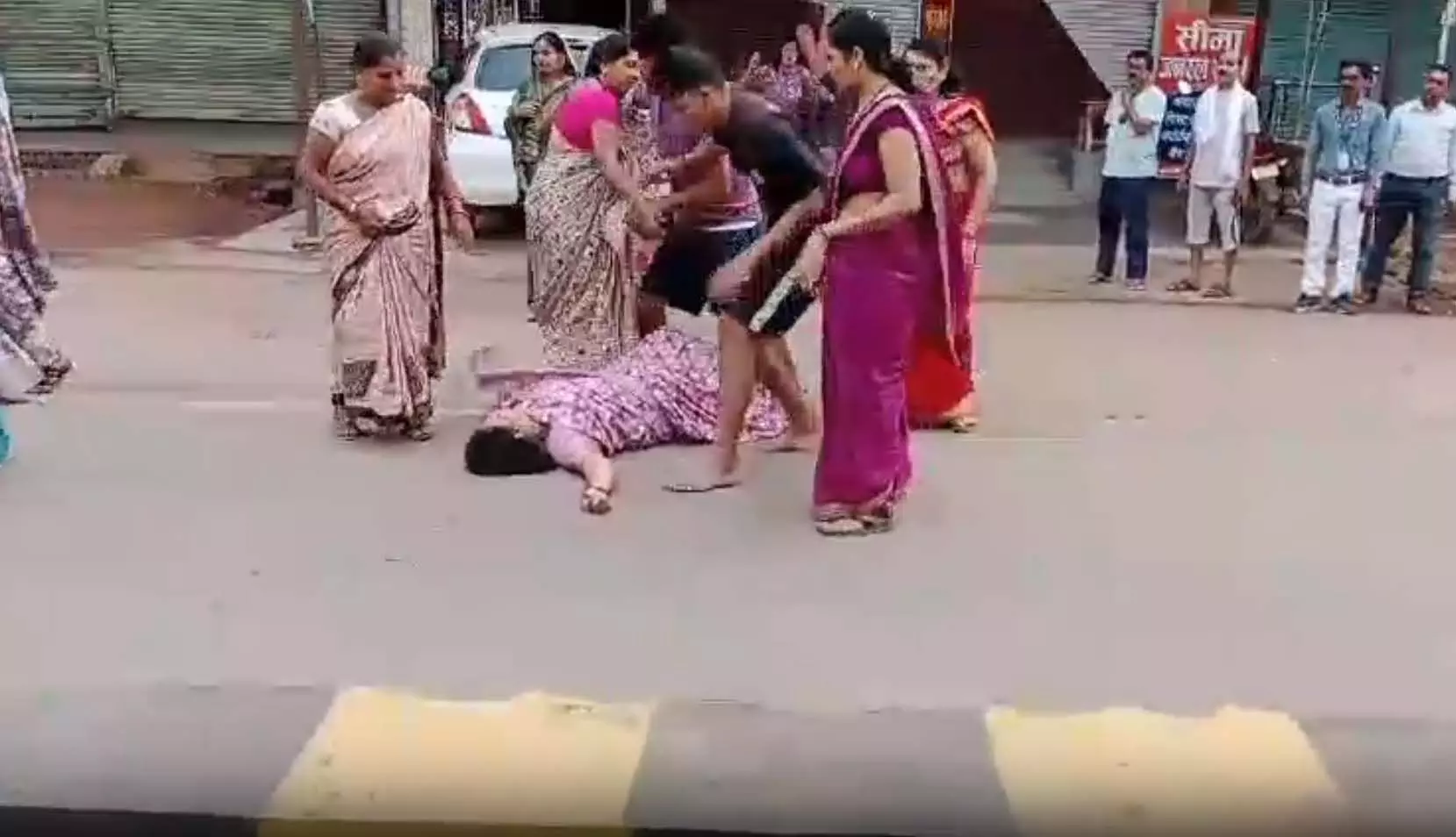 अतिक्रमण हटाने पर महिला पार्षद की पिटाई, पुलिस ने चार महिला आरोपियों पर की कार्रवाई
