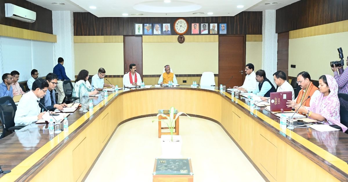 Cabinet Decision: भर्ती में आयु सीमा छूट बढ़ी, स्थानीय बोली में पढ़ाई, शिक्षा का 10+2 पैटर्न बदलकर अब… जानें साय कैबिनेट के महत्वपूर्ण फैसले