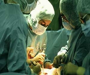 पेट से निकली 2 फीट लंबी लौकी, ऑपरेशन करने वाले डॉक्टर भी हैरान