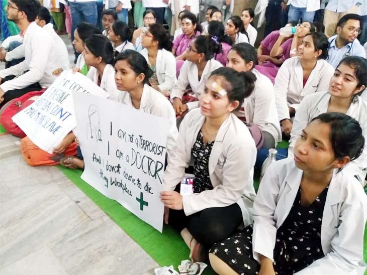 बेटी को न्याय दिलाने के लिए डॉक्टर्स की हड़ताल जारी, छत्तीसगढ़ में भी स्वास्थ्य सेवाएं ठप, परेशान हो रहे मरीज