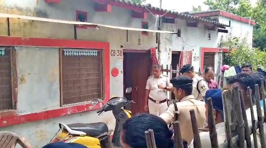 पुलिस लाइन में खूनी खेल! एक घर में पांच लाशें मिलने से इलाके में दहशत