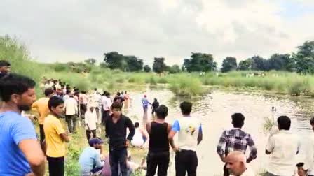 नदी में डूबने से 7 युवकों की दर्दनाक मौत; पानी के बहाव का बना रहे थे रील, अचानक गिरी दीवार