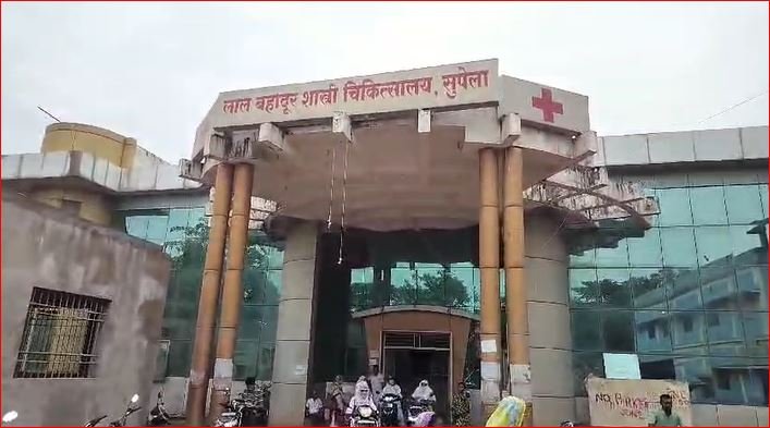 भाजपा नेता के बेटे और साथियों की सरेआम गुंडागर्दी; अस्पताल के वार्डबॉय और पुलिसकर्मी को जमकर पीटा