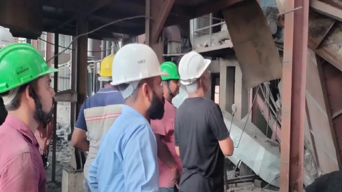 एलुमिना प्लांट में बड़ा हादसा; हाॅपर और 150 फीट बेल्ट गिरने से मलबे में दबे मजदूर, मची चीख-पुकार, रेस्क्यू ऑपरेशन जारी