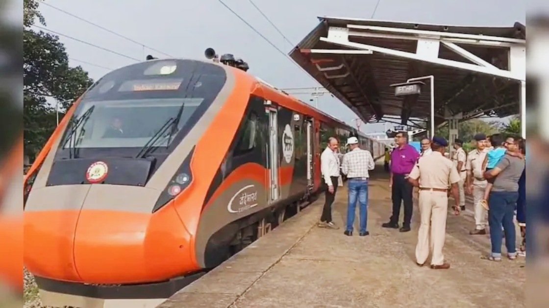 CG में वंदेभारत ट्रेन पर पथराव, 3 कोच के शीशे टूटे, पार्षद के रिश्तेदार सहित 5 गिरफ्तार