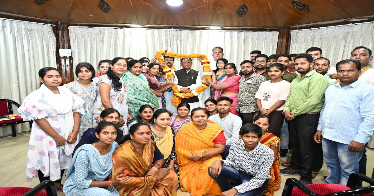 दिवंगत शिक्षाकर्मियों के आश्रितों को मिलेगी अनुकंपा नियुक्ति, CM साय ने कहा- अब किसी के साथ नहीं होगा अन्याय, सरकार है हमेशा आपके साथ