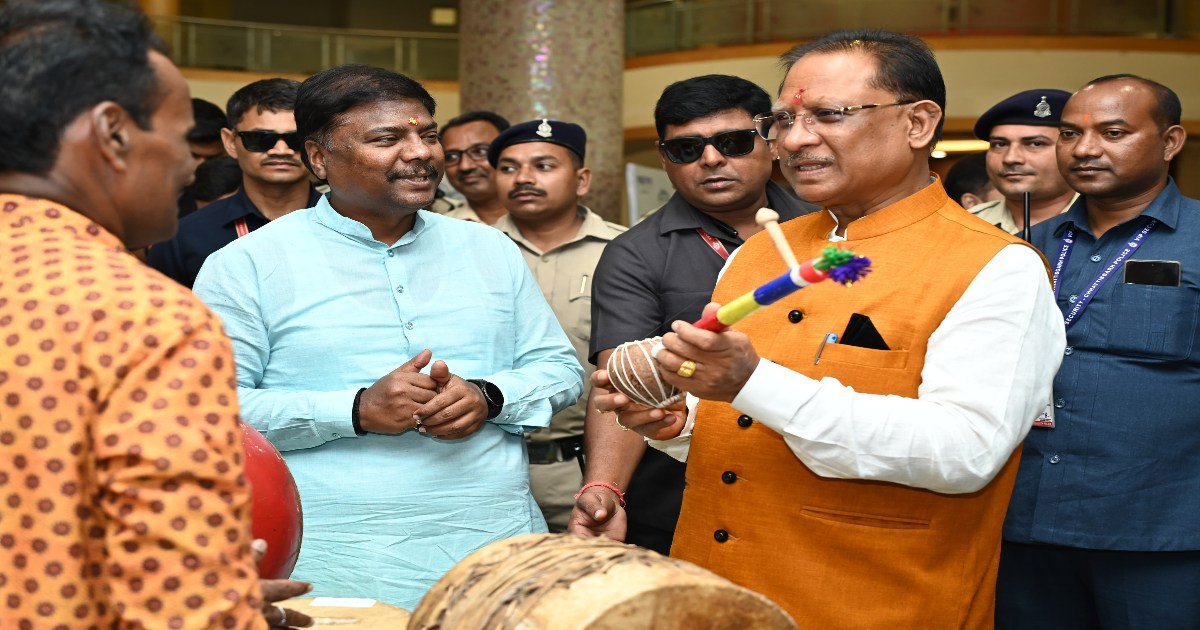 प्रथम छत्तीसगढ़ हरित शिखर सम्मेलन का CM ने किया शुभारंभ, पारंपरिक हर्बल उत्पादों और लोक कला का किया अवलोकन
