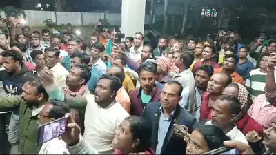 पुलिस कस्टडी में युवक की मौत से मचा बवाल, गुस्साए भीड़ ने पुलिस स्टेशन पर किया पथराव