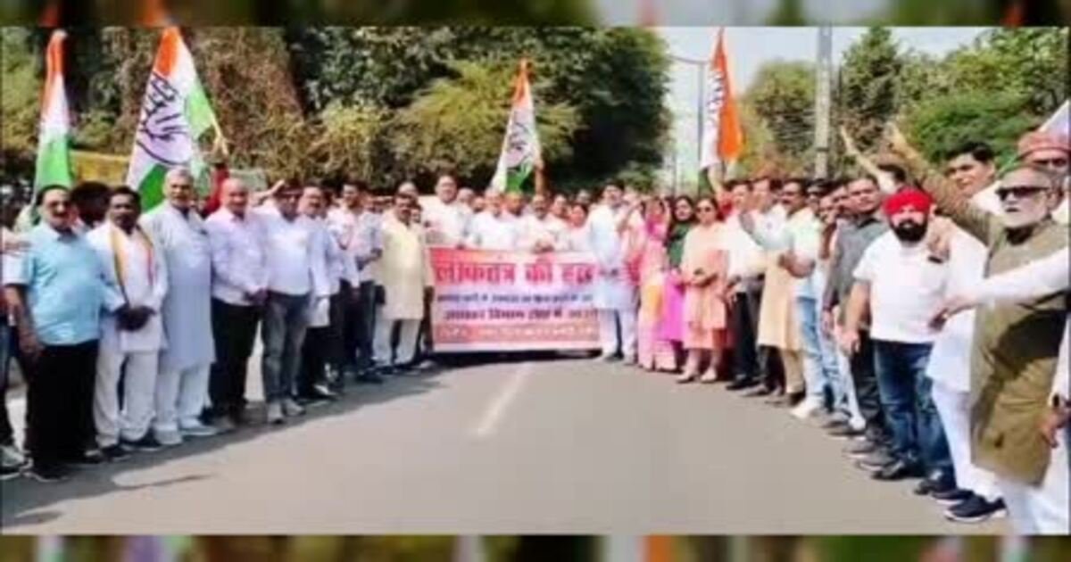 लोहारडीह हत्याकांड में नहीं थम रही सियासत, कांग्रेस ने किया विरोध प्रदर्शन.. भूपेश बघेल समेत कई दिग्गजों ने डिप्टी CM का कार्यालय घेरा