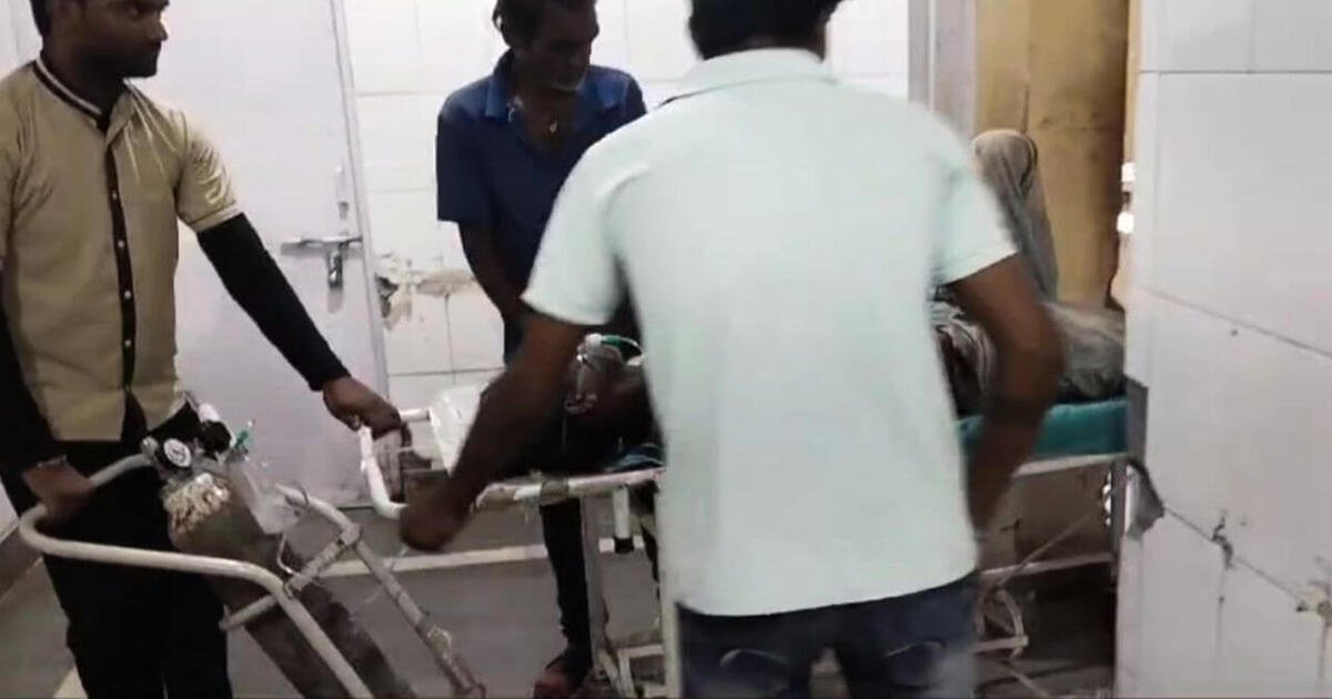 रेलवे स्टेशन की छत से गिरा मजदूर, पेट और सीने में घुसा सरिया, हालत नाजुक