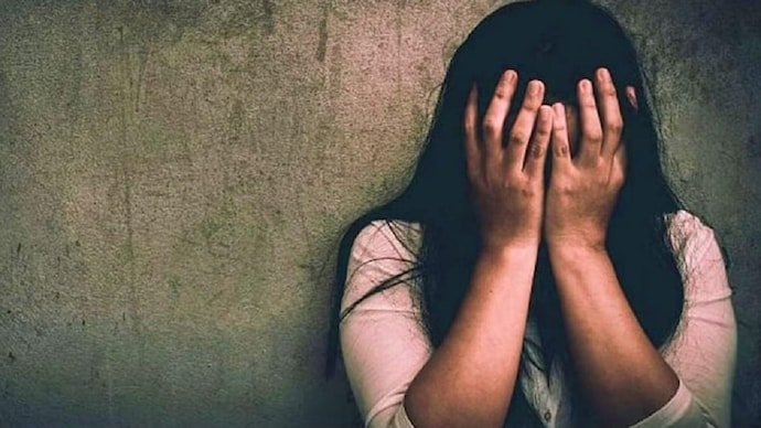 सालों तक महिला को घर में बनाएं रखा बंधक, पड़ोसियों की सूचना पर पहुंचे परिजन, देखकर पुलिस की फटी रह गई आंखें