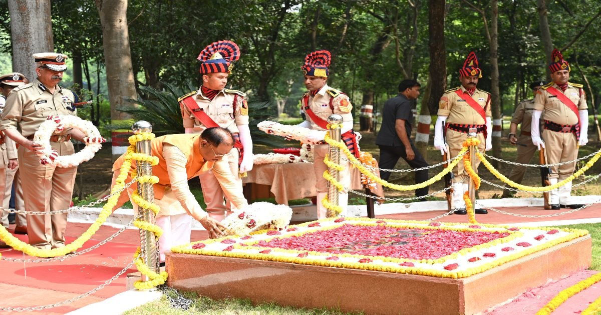 पुलिस स्मृति दिवस: शहीद जवानों को CM और राज्यपाल ने दी श्रद्धांजलि, साय ने बोले- पुलिस और सुरक्षाबलों के कारण देश में कायम है कानून और शांति व्यवस्था