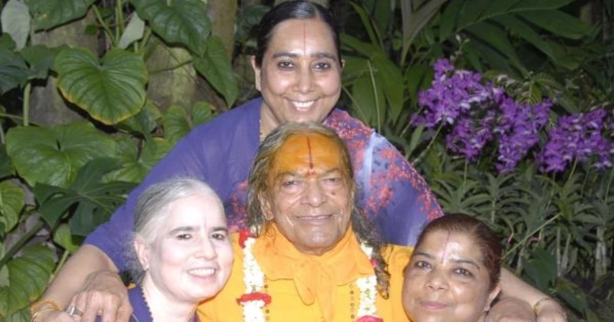 जगदगुरु कृपालु महाराज की बड़ी बेटी विशाखा की कार एक्सीडेंट में मौत, अन्य दो बेटियां गंभीर